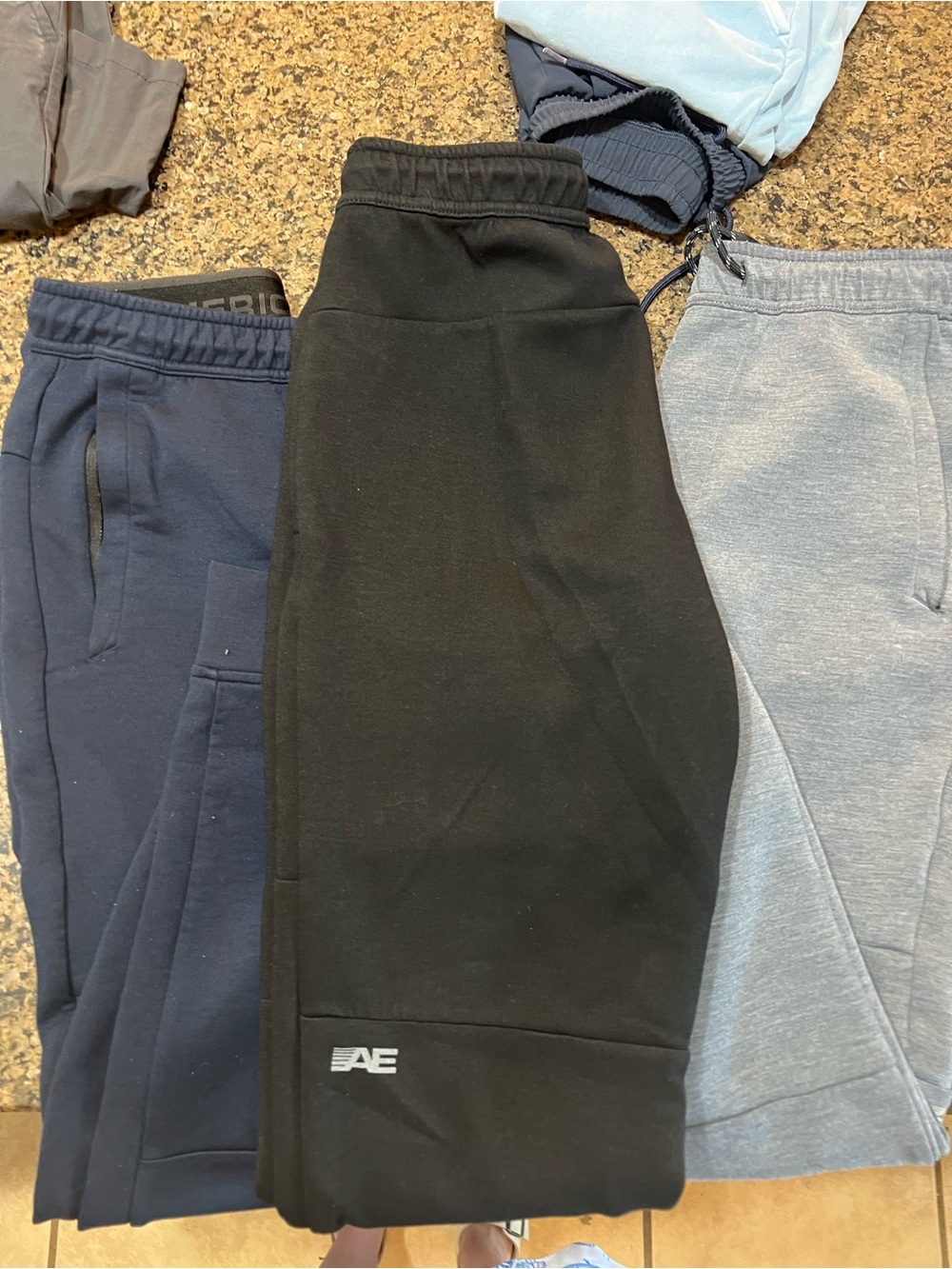 Men’s American Eagle jogger bundle size S